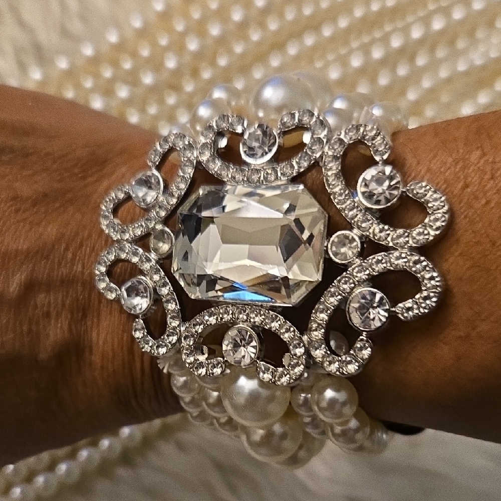 Elegant Silver and White Crystal Bracelet